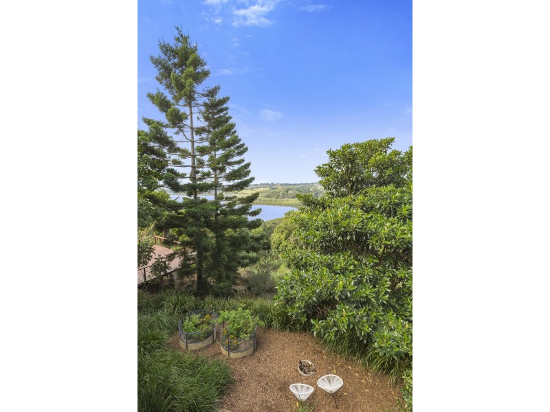 15 Broadwater Esplanade, Bilambil Heights NSW 2486