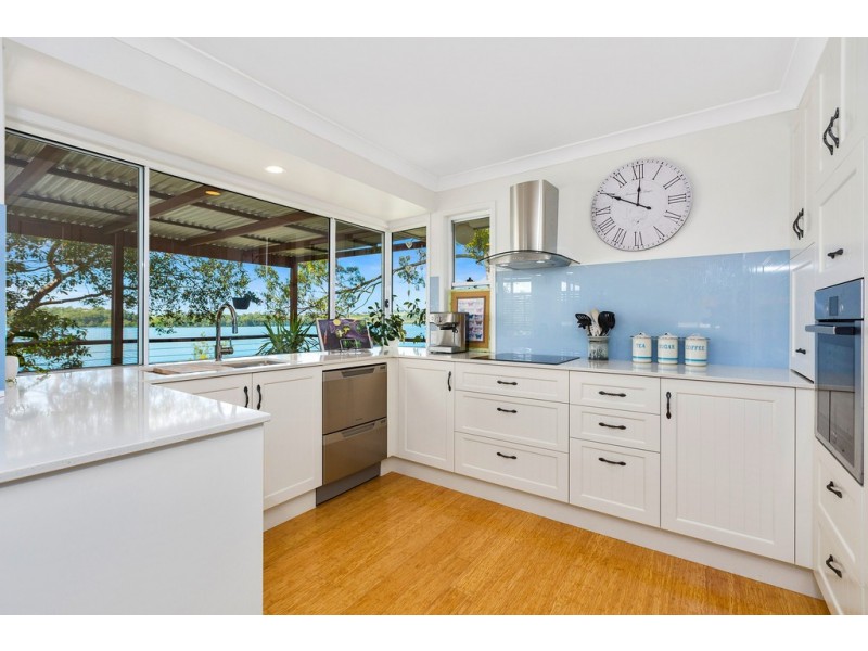 132 Broadwater Esplanade, Bilambil Heights NSW 2486
