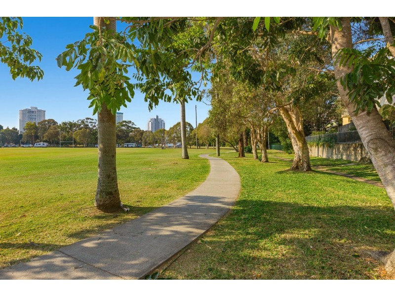 2 / 37 Dixon Street, Coolangatta QLD 4225