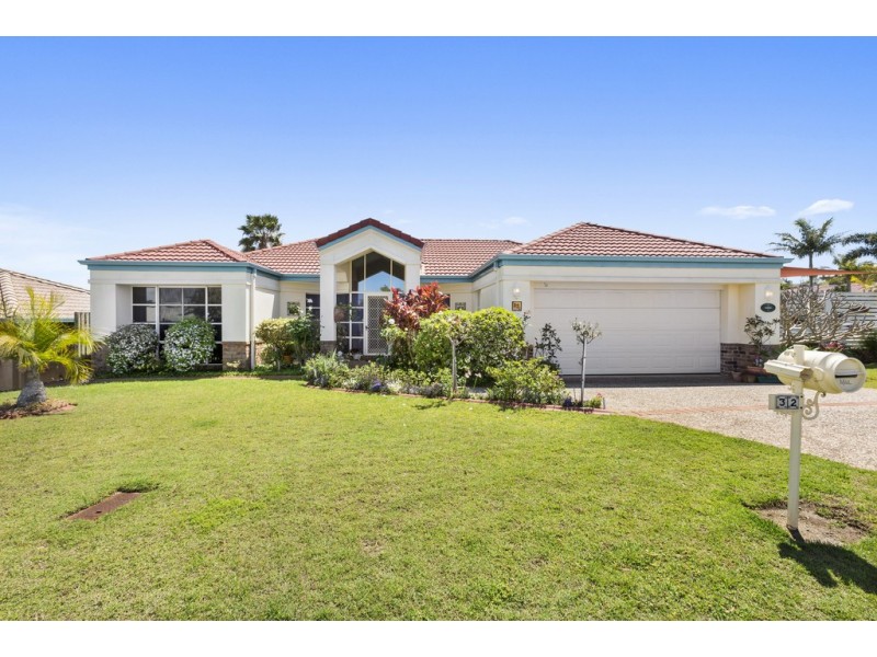 32 Champagne Drive, Tweed Heads South NSW 2486