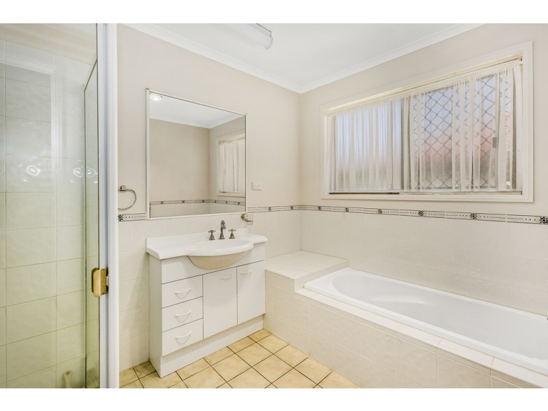 1 Grassmere Court, Banora Point NSW 2486