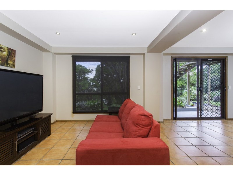 42 Broadwater Esplanade, Bilambil Heights NSW 2486