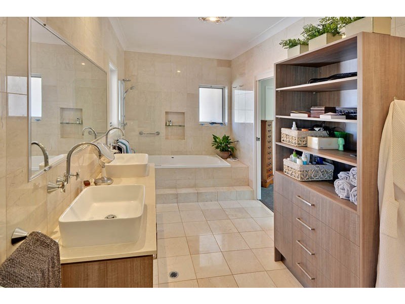 8 Greenside Court, Peregian Springs QLD 4573