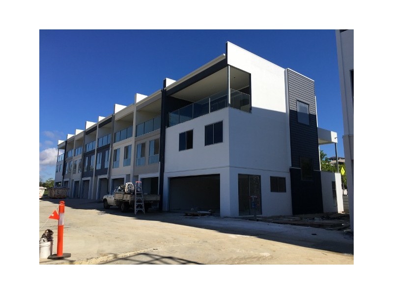 Unit 1 / 138 Springfield Lakes Boulevade, Promenade Falls, Springfield Lakes QLD 4300