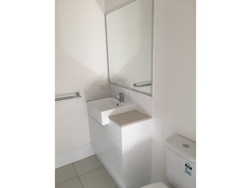 Unit 1 / 138 Springfield Lakes Boulevade, Promenade Falls, Springfield Lakes QLD 4300