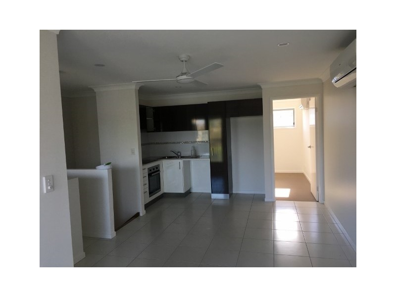 Unit 1 / 138 Springfield Lakes Boulevade, Promenade Falls, Springfield Lakes QLD 4300
