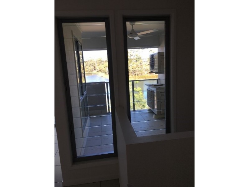 Unit 1 / 138 Springfield Lakes Boulevade, Promenade Falls, Springfield Lakes QLD 4300
