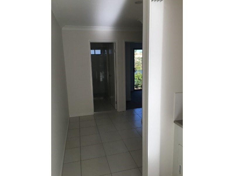 Unit 1 / 138 Springfield Lakes Boulevade, Promenade Falls, Springfield Lakes QLD 4300