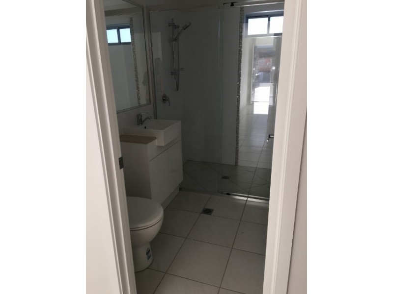 Unit 1 / 138 Springfield Lakes Boulevade, Promenade Falls, Springfield Lakes QLD 4300