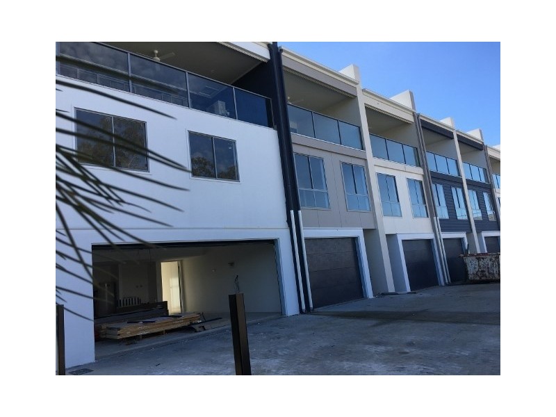 Unit 1 / 138 Springfield Lakes Boulevade, Promenade Falls, Springfield Lakes QLD 4300