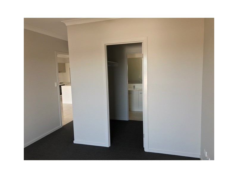 21 Goldfinch Street, Fernbrooke Ridge Estate,, Redbank Plains QLD 4301