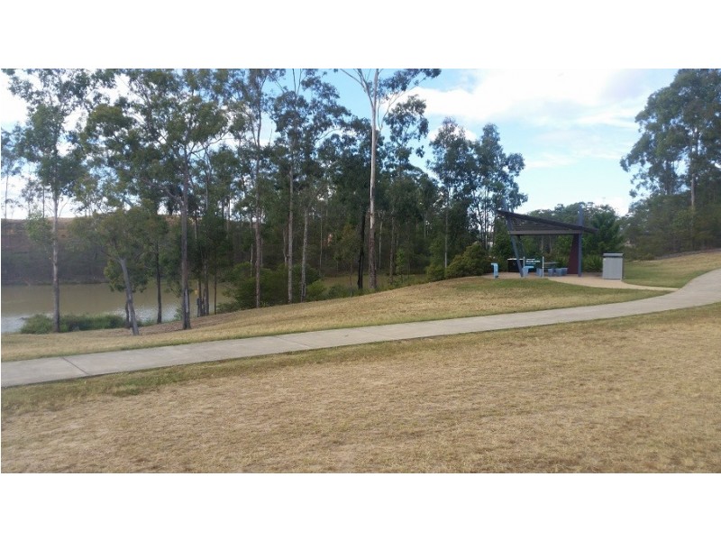 Unit 3 / 2 Carmody Lakes Apt, Lakes Entrance Drive,, Springfield Lakes QLD 4300