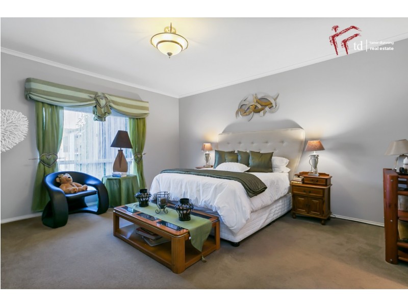 12 Ibis Crescent, Hallett Cove SA 5158