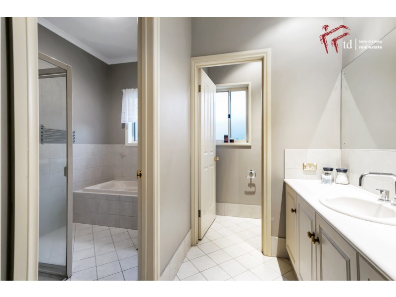 12 Ibis Crescent, Hallett Cove SA 5158