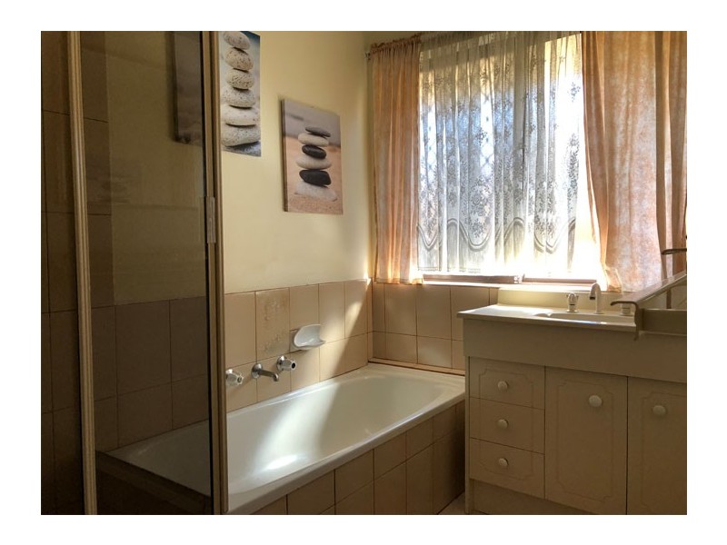 40 Sunnymeade Drive, Aberfoyle Park SA 5159