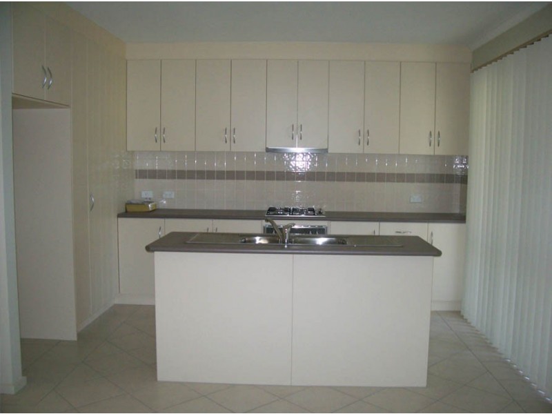 2/42 Wheatsheaf Road, Morphett Vale SA 5162