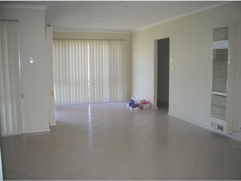 2/42 Wheatsheaf Road, Morphett Vale SA 5162