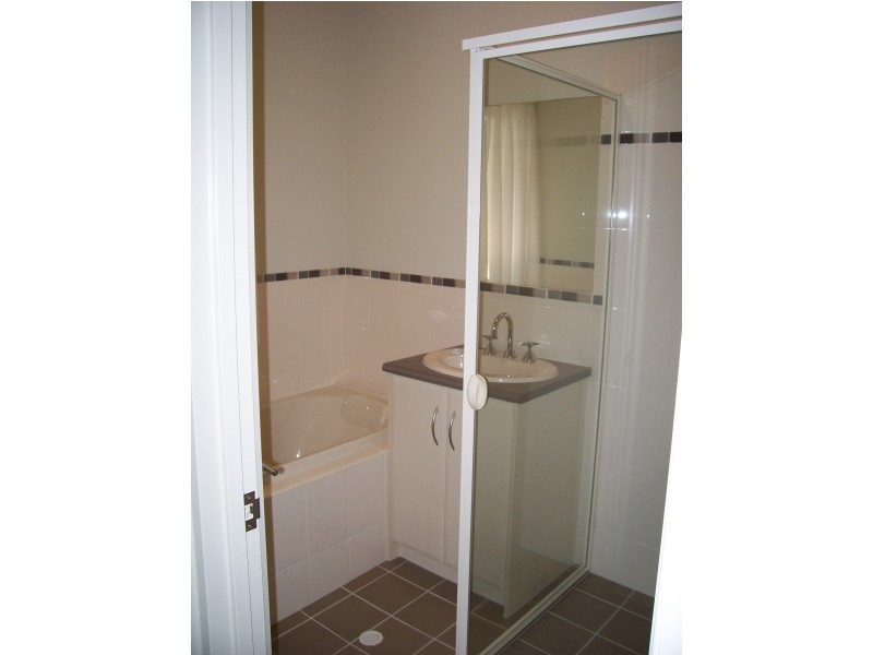 2/42 Wheatsheaf Road, Morphett Vale SA 5162