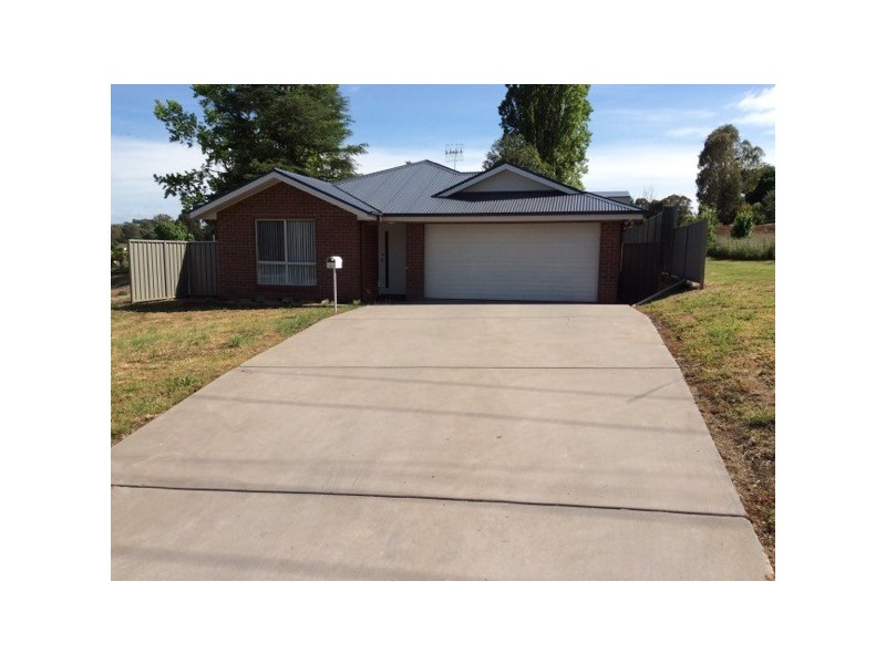 27 Kent St, Tumbarumba NSW 2653