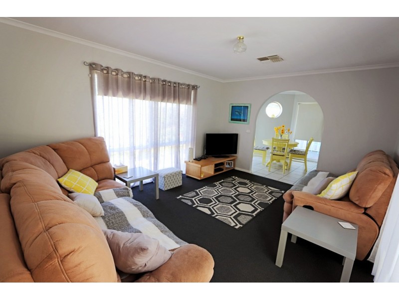 81-83 Gilbert St, Tumbarumba NSW 2653