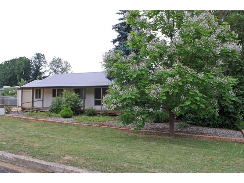 92 The Parade, Tumbarumba NSW 2653