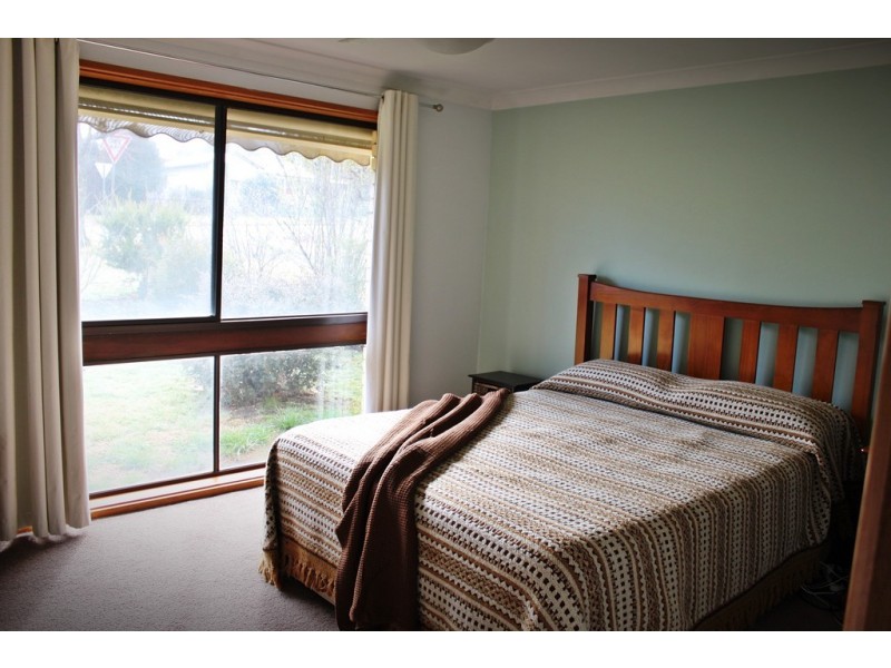 12 Regent Street, Tumbarumba NSW 2653