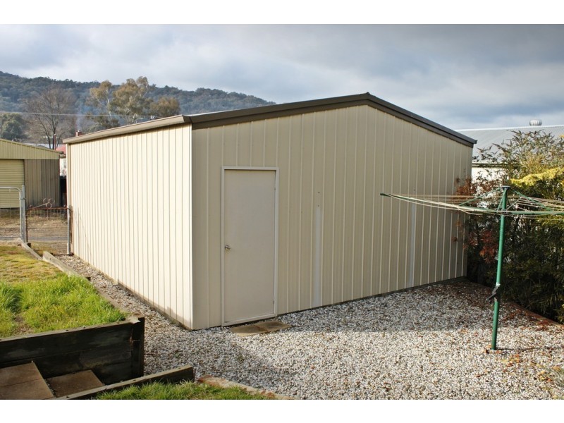 12 Regent Street, Tumbarumba NSW 2653