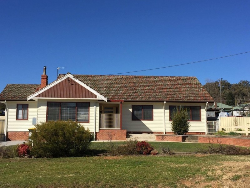 100 Winton Street, Tumbarumba NSW 2653