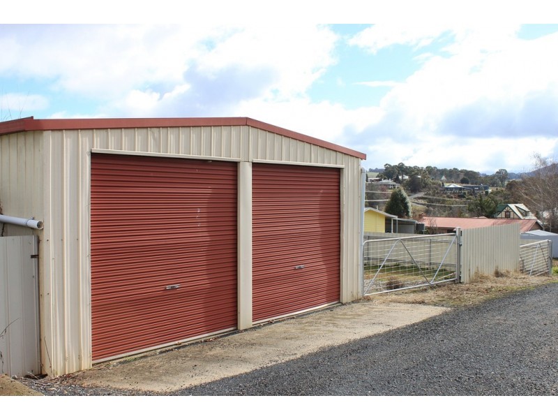 100 Winton Street, Tumbarumba NSW 2653