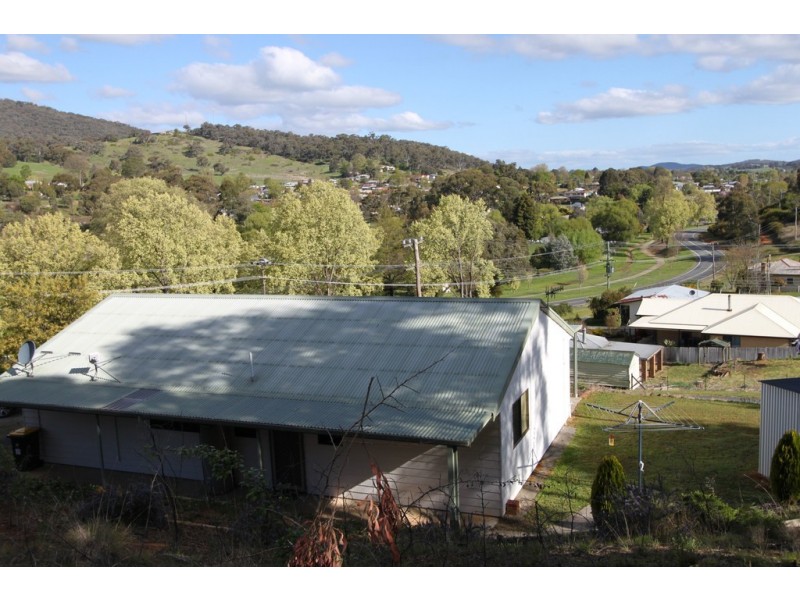 2 Lyne Street West, Tumbarumba NSW 2653
