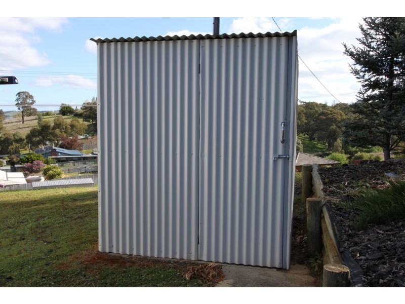 2 Lyne Street West, Tumbarumba NSW 2653