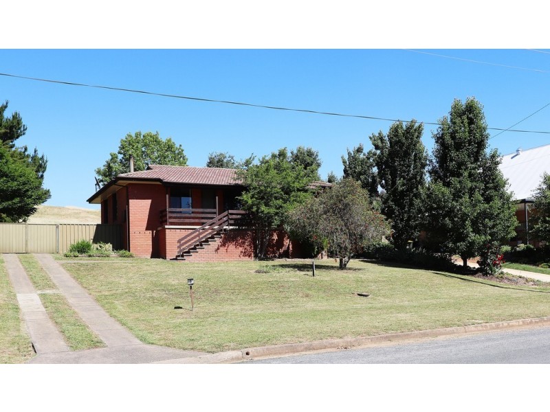 7 Mate Street, Tumbarumba NSW 2653