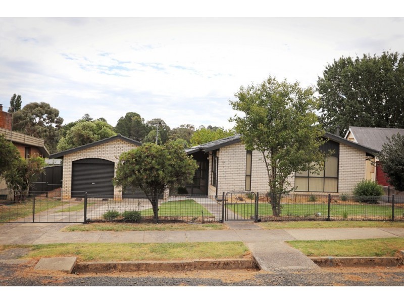 55 Winton Street, Tumbarumba NSW 2653