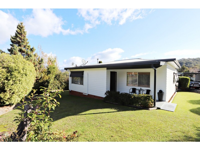 25 Whitehead Street, Khancoban NSW 2642