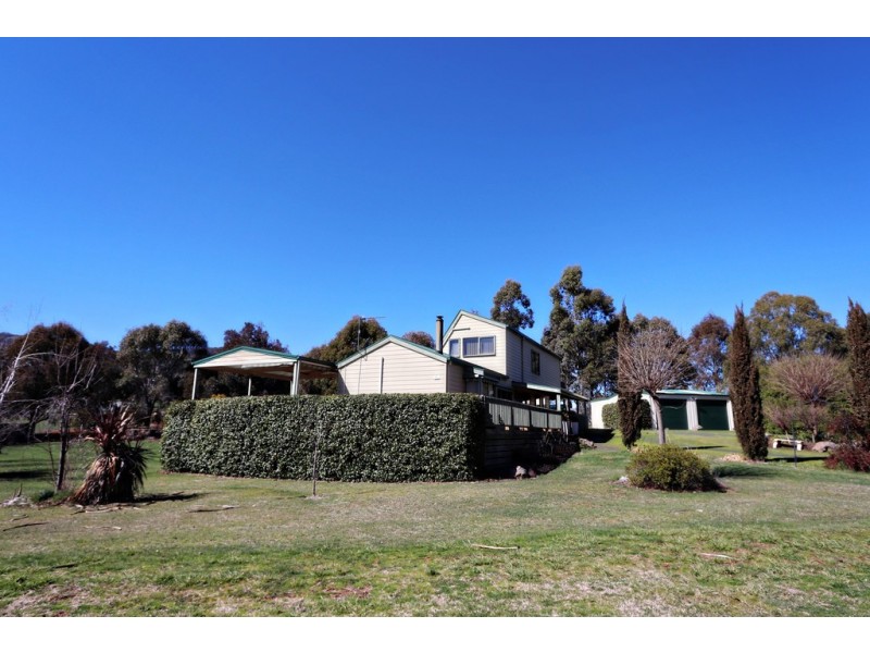 41 Booth Street, Tumbarumba NSW 2653