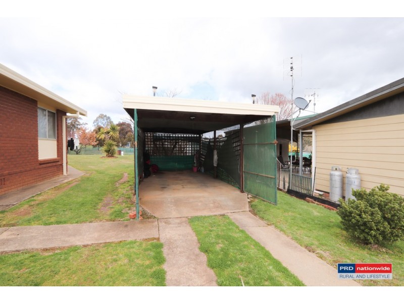 18 Clara Street, Tumbarumba NSW 2653