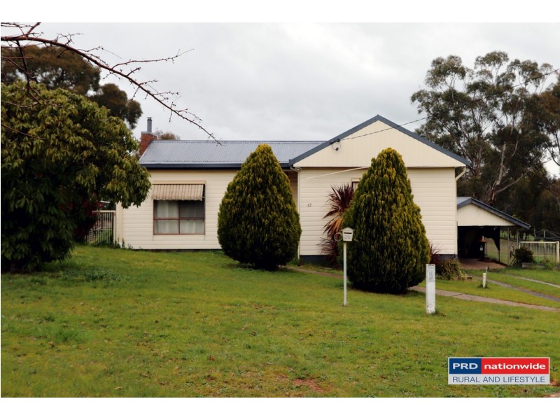 32 Clara Street, Tumbarumba NSW 2653