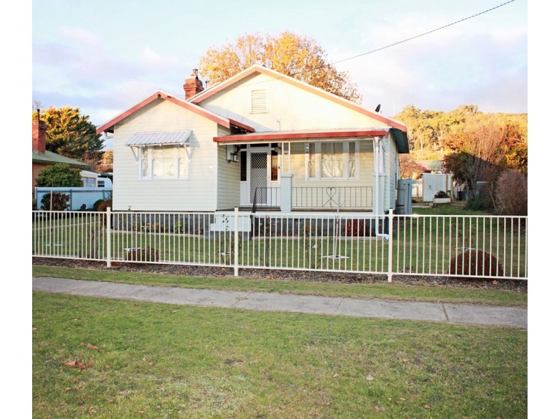 80 Winton Street, Tumbarumba NSW 2653