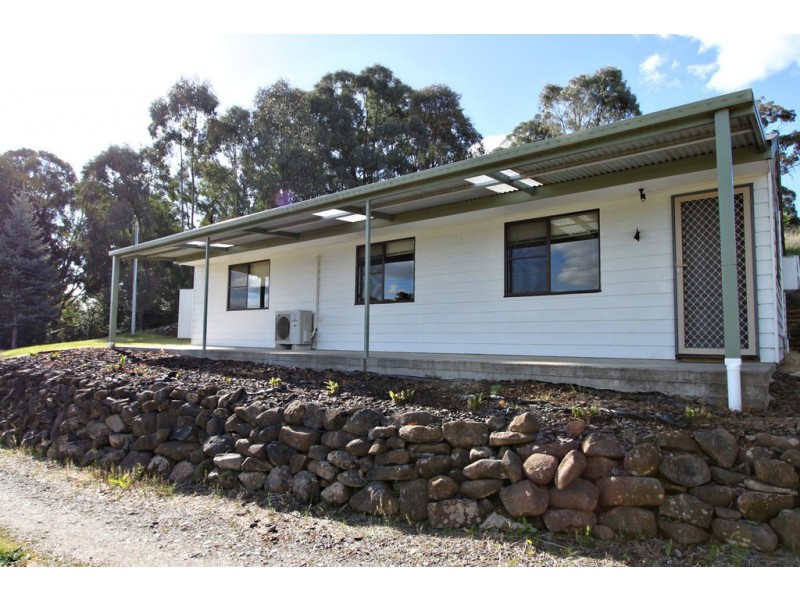 2 Lyne St WEST, Tumbarumba NSW 2653