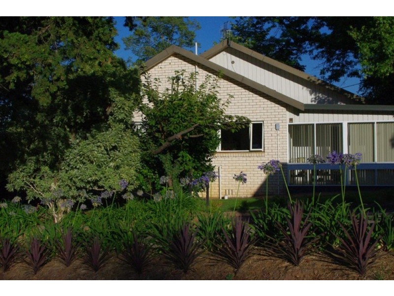 2 Park Street, Tumbarumba NSW 2653