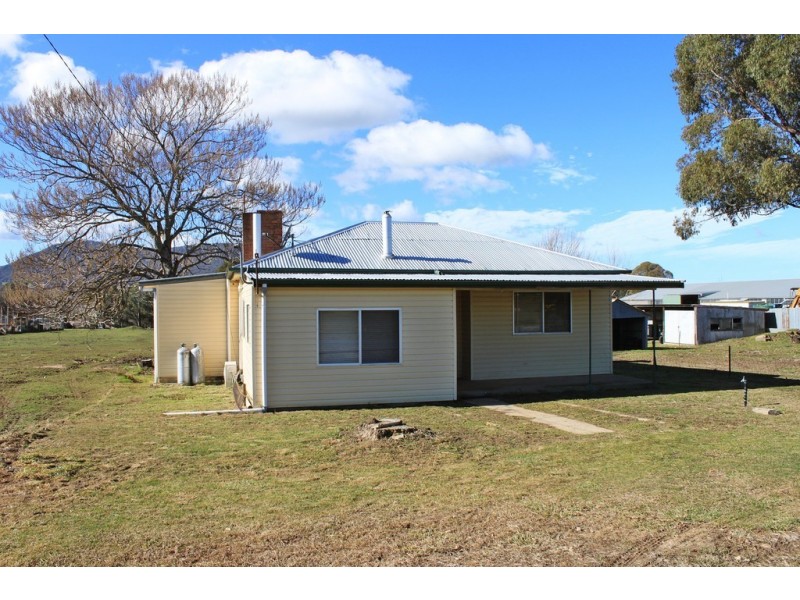 23 Bell Street, Tumbarumba NSW 2653