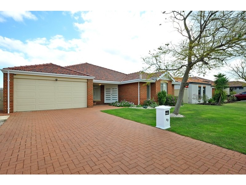 42 Keanefield Drive, Carramar WA 6031