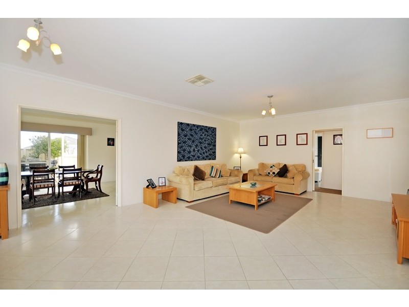 42 Keanefield Drive, Carramar WA 6031