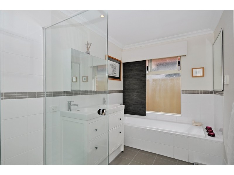 42 Keanefield Drive, Carramar WA 6031