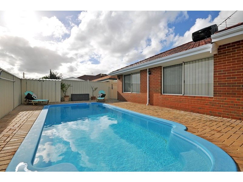 42 Keanefield Drive, Carramar WA 6031
