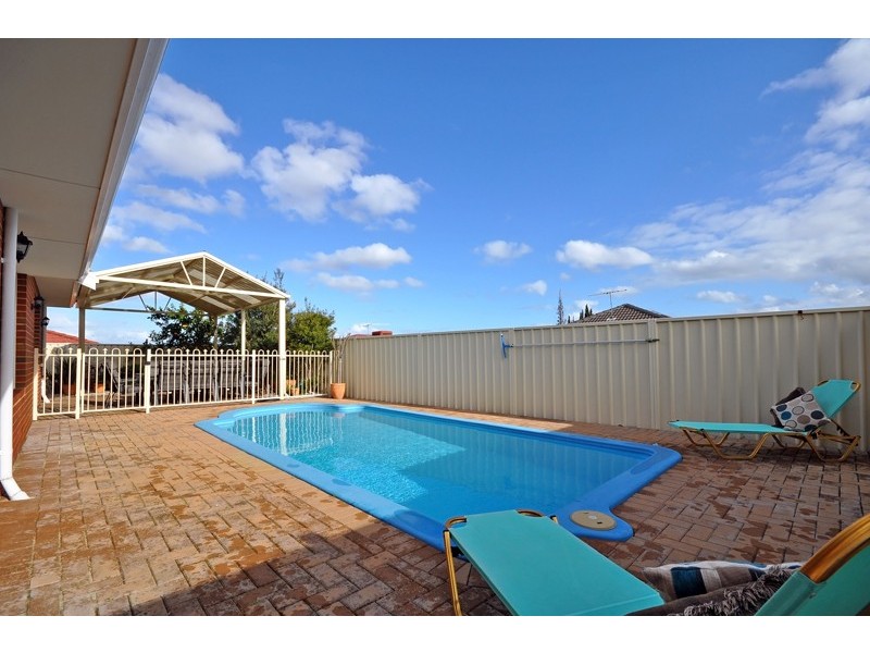 42 Keanefield Drive, Carramar WA 6031