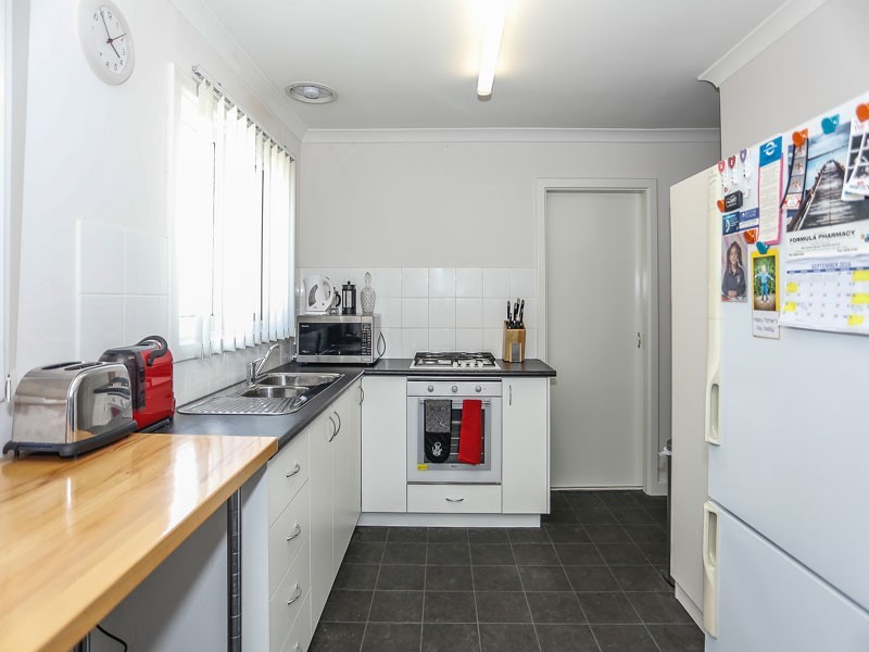 17 Manolas Way, Girrawheen WA 6064