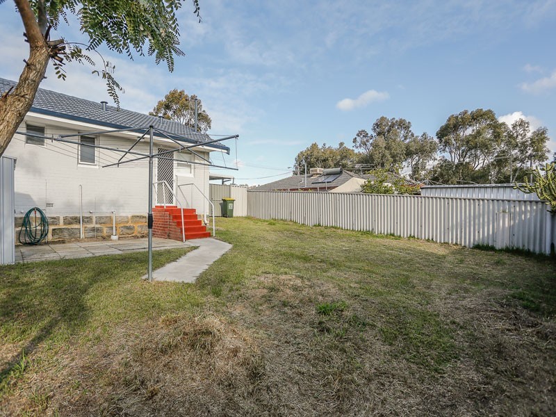 17 Manolas Way, Girrawheen WA 6064