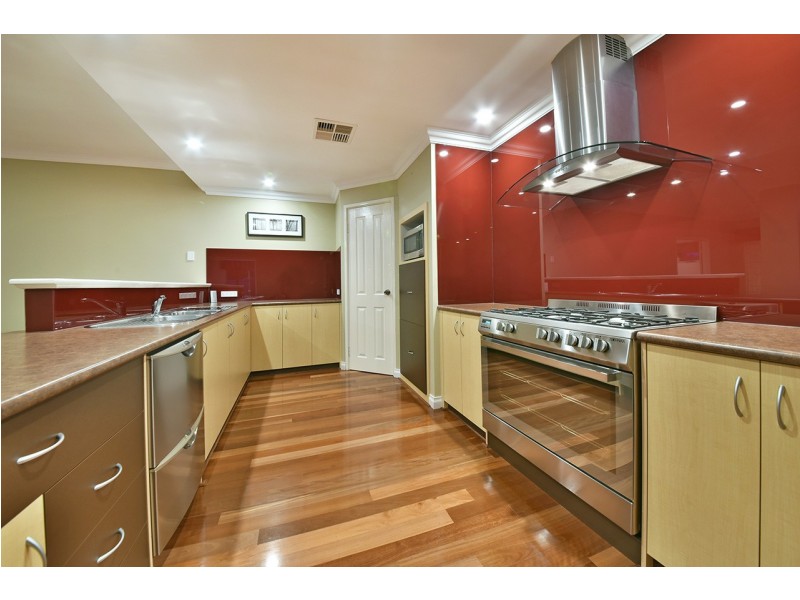 38 Fineview Crescent, Carramar WA 6031