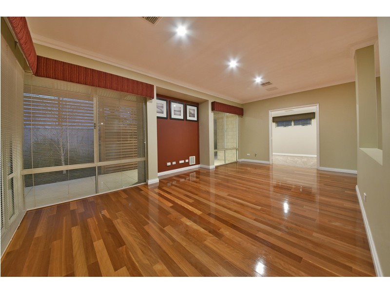 38 Fineview Crescent, Carramar WA 6031